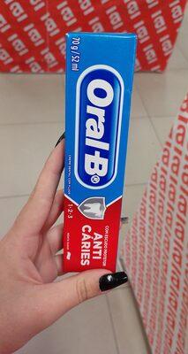 Pasta dental Oral-B con escudo protector anticaries
