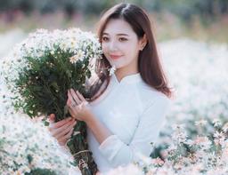 Cuộc sống viên mãn của "hot girl dân tộc" sau 5 năm nổi tiếng