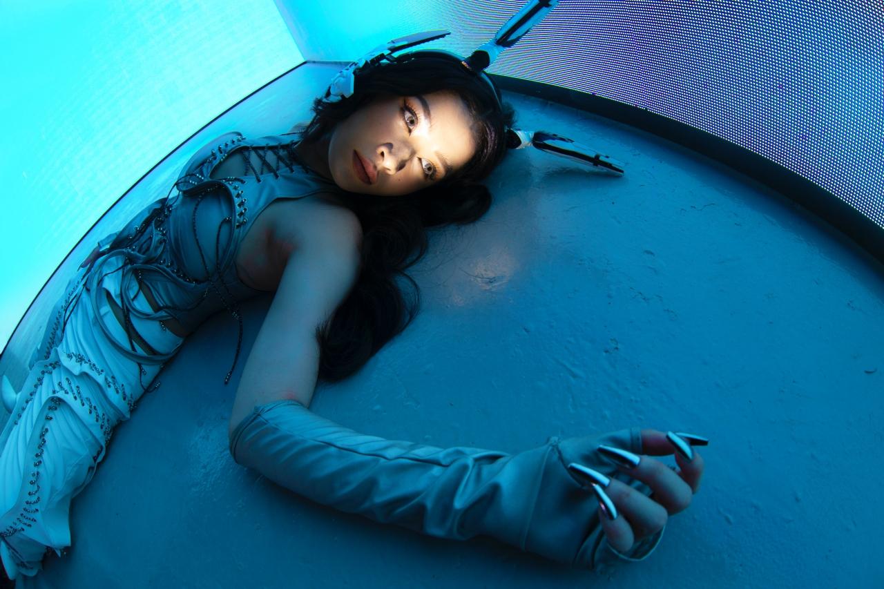 Chán hở bạo, Chi Pu quyết định kín như bưng thì fan phản ứng thế này