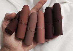 Bạn có biết: Tại sao son lì lại làm khô môi?  