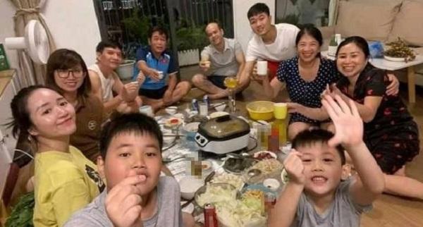 Gương mặt bầu bĩnh lên trông thấy, bà xã Xuân Trường "có tin vui"?