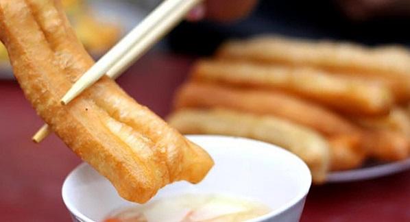 Một cái bánh quẩy bao nhiêu calo?