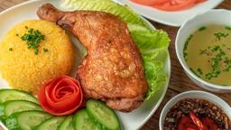 Cơm gà xối mỡ chứa bao nhiêu calo?