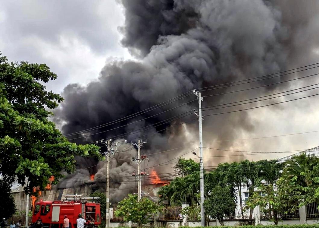 Cháy công ty nội thất ở TP.HCM