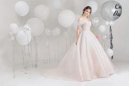 Những cô dâu “nấm lùn” nên chọn mẫu váy cưới như thế nào?