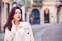 Son Ye Jin với loạt trang phục đơn giản nhưng sành điệu tại sân bay