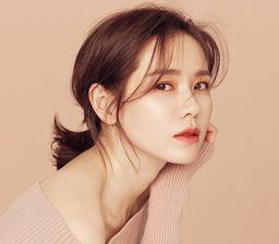 Thời trang của người đẹp Son Ye Jin: Chặng đường đổi thay từ hỗn loạn rối bời đến thanh lịch tinh tế