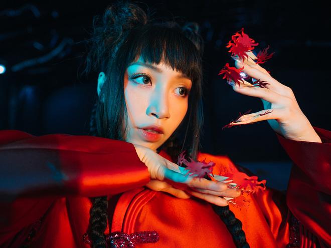 Phong cách thời trang "độc -lạ" của Mỹ Anh: Tiếng nói của thế hệ Gen-Z