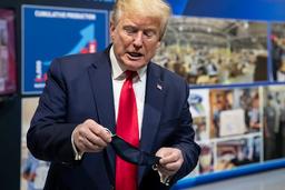 Donald Trump bị lây Covid-19 từ ai?
