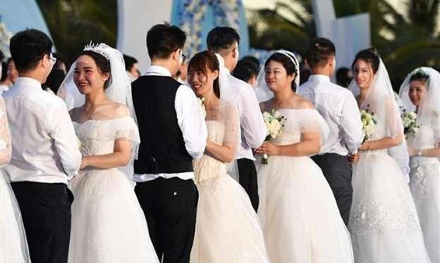 Trung Quốc: Mùa cưới đầu tiên sau 9 tháng trì hoãn, 600.000 cặp đôi kết hôn