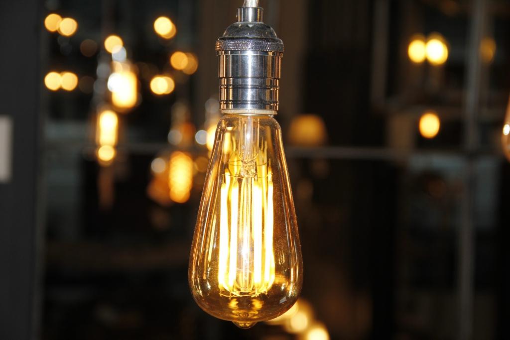 Ngày này năm xưa: Edison phát minh ra bóng đèn