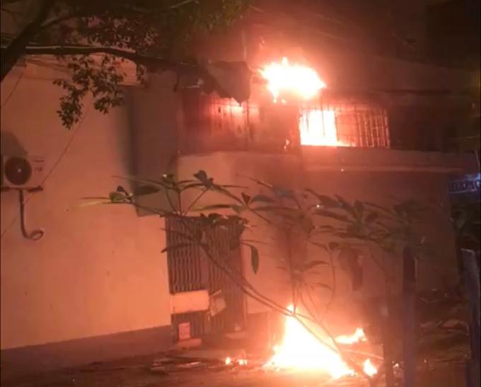 TP.HCM: 6 người mắc kẹt trong căn nhà 5 tầng bốc cháy