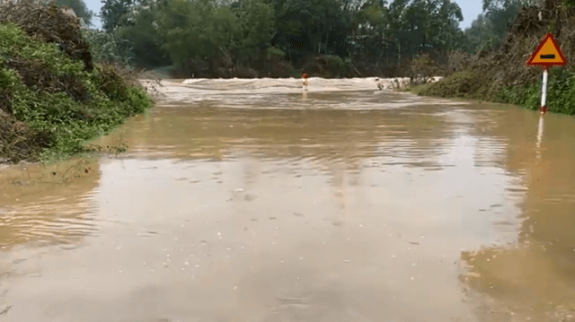 Sau vụ sạt lở Trà Leng, Quảng Nam lại đối mặt với ngập lụt và sạt lở