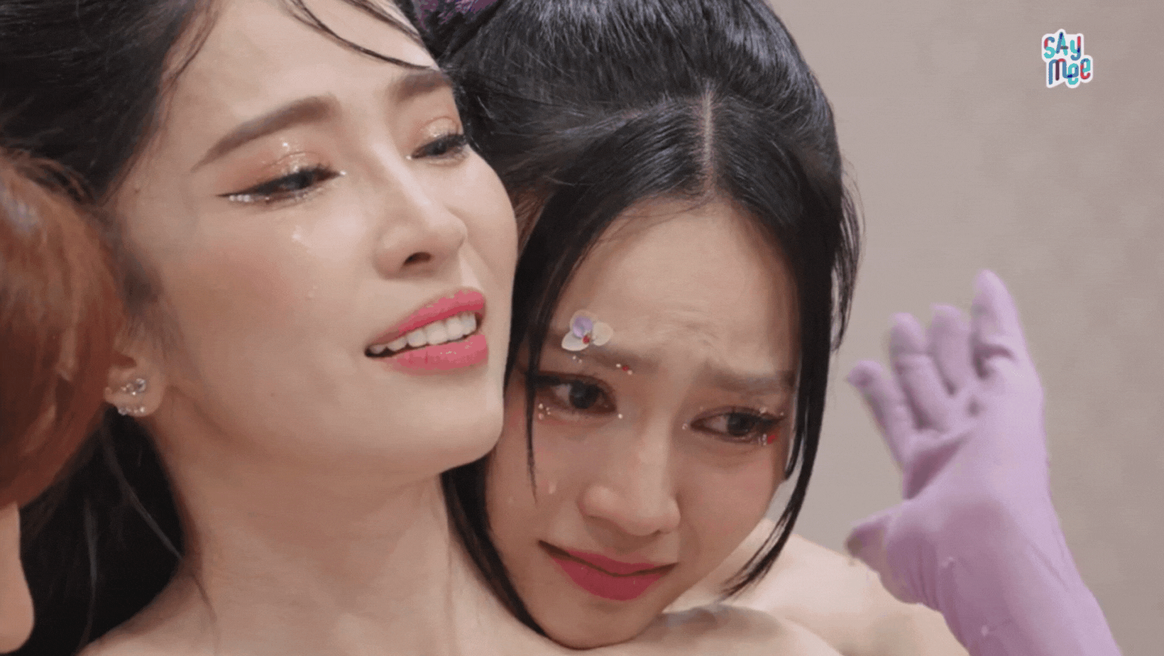 "Mỹ nữ" Ninh Dương Lan Ngọc bật khóc trong "Chị đẹp đạp gió rẽ sóng"