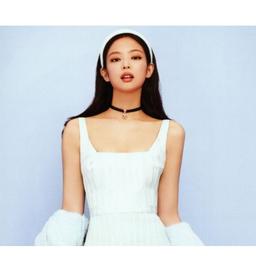 Mặc trang phục màu trắng đẹp và sang như Jennie với 10 công thức