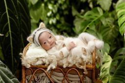 Bé Lisa nhà Khánh Thi - Phan Hiển được khen xinh như thiên thần