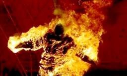 Đi từ Sài Gòn ra Bình Định chém vợ chồng thông gia rồi tự thiêu