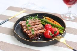 Mách bạn cách làm beefsteak sốt tiêu đen ngon đẹp như nhà hàng