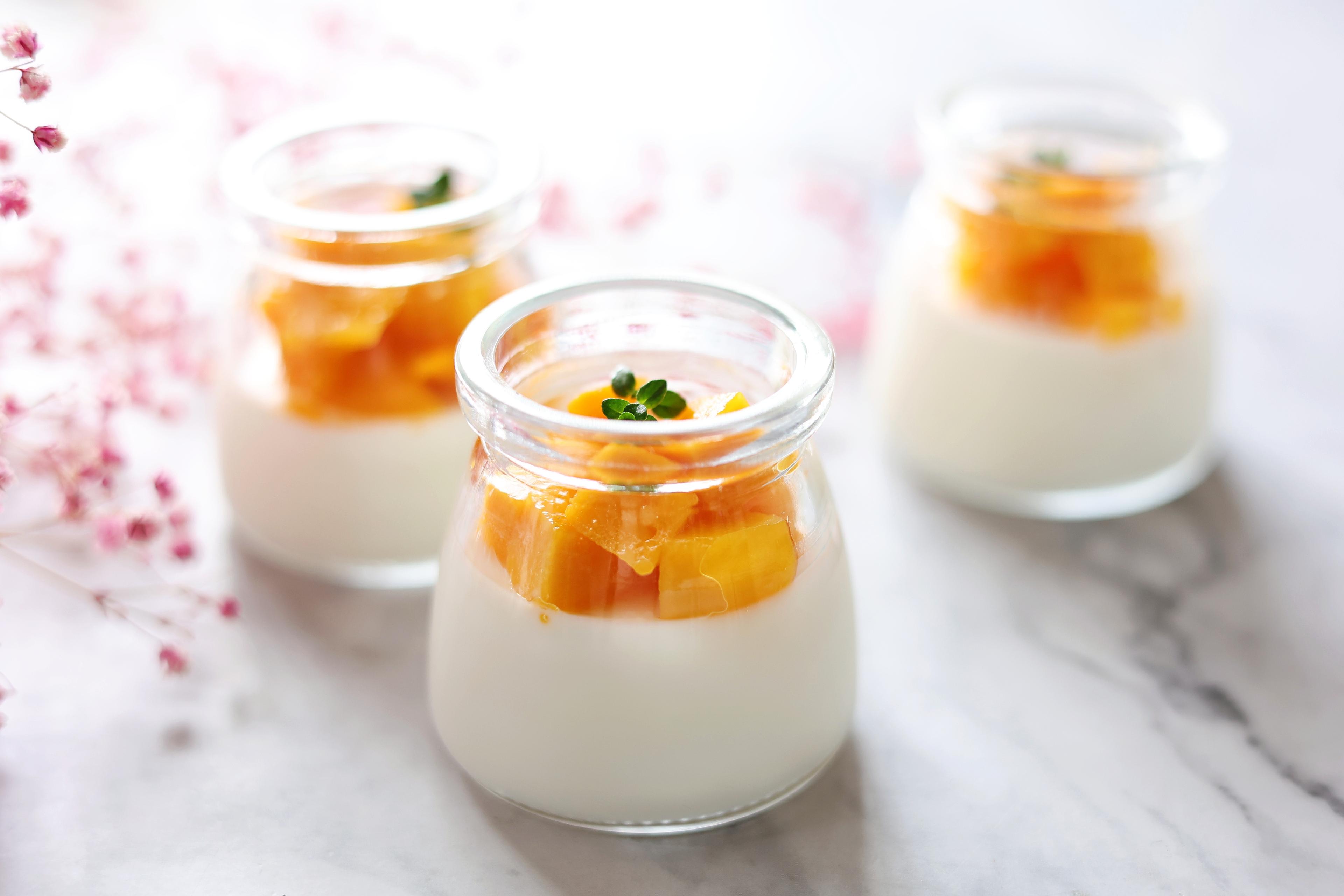 Cách làm Panna cotta xoài thơm nức đãi cả nhà giải nhiệt ngày hè