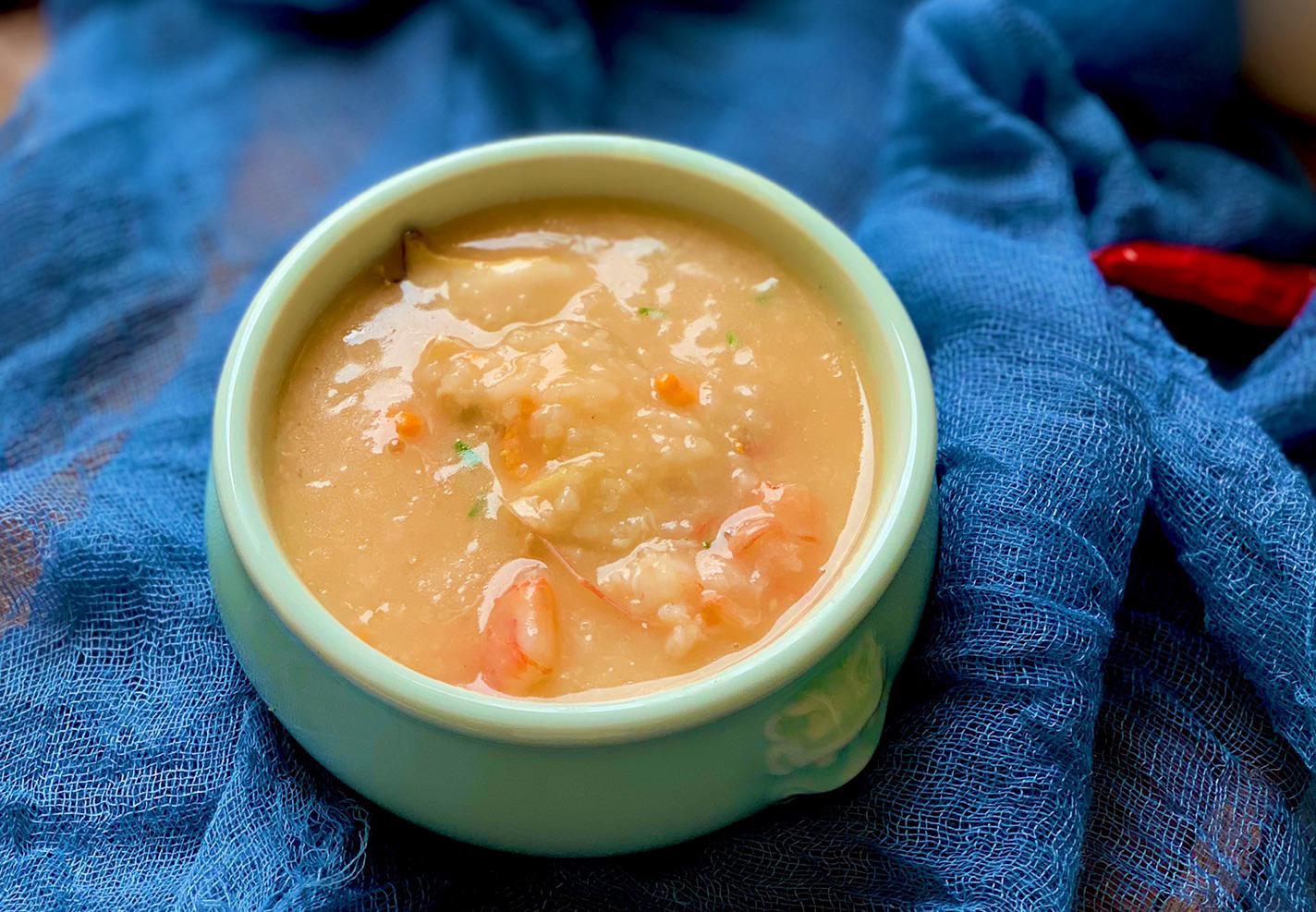 Cách nấu cháo hải sản bổ dưỡng mà không tanh để đổi món cho cả nhà ngày mưa