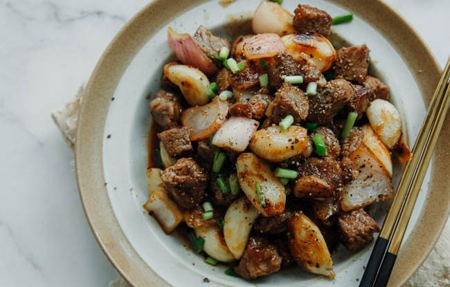 Cách làm thịt bò xào tỏi món ngon nóng hổi đậm đà cho bữa cơm chiều