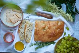 Focaccia, món bánh mì dẹt tưởng giống pizza nhưng hoá ra khác xa của Ý