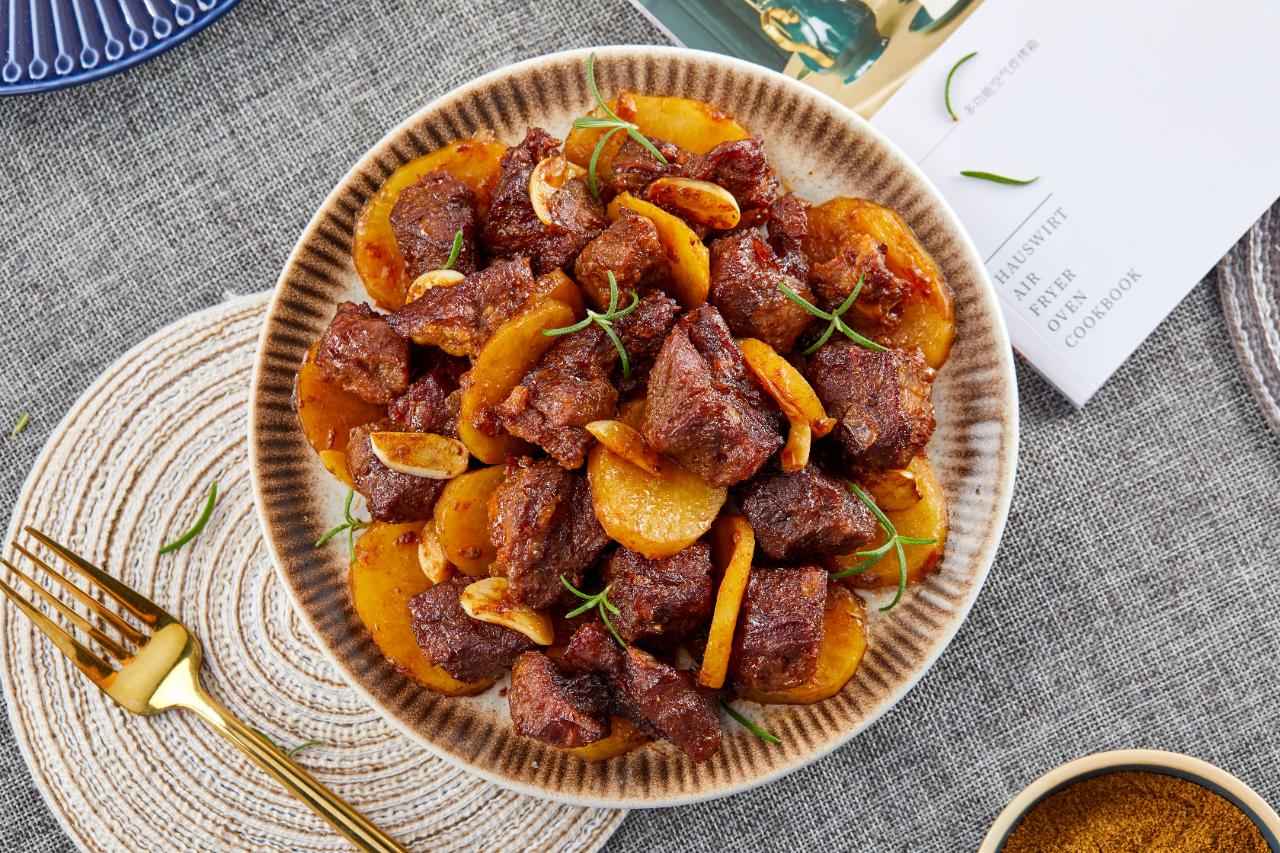 Cách làm bò nướng khoai tây ngon không thua ở tiệm