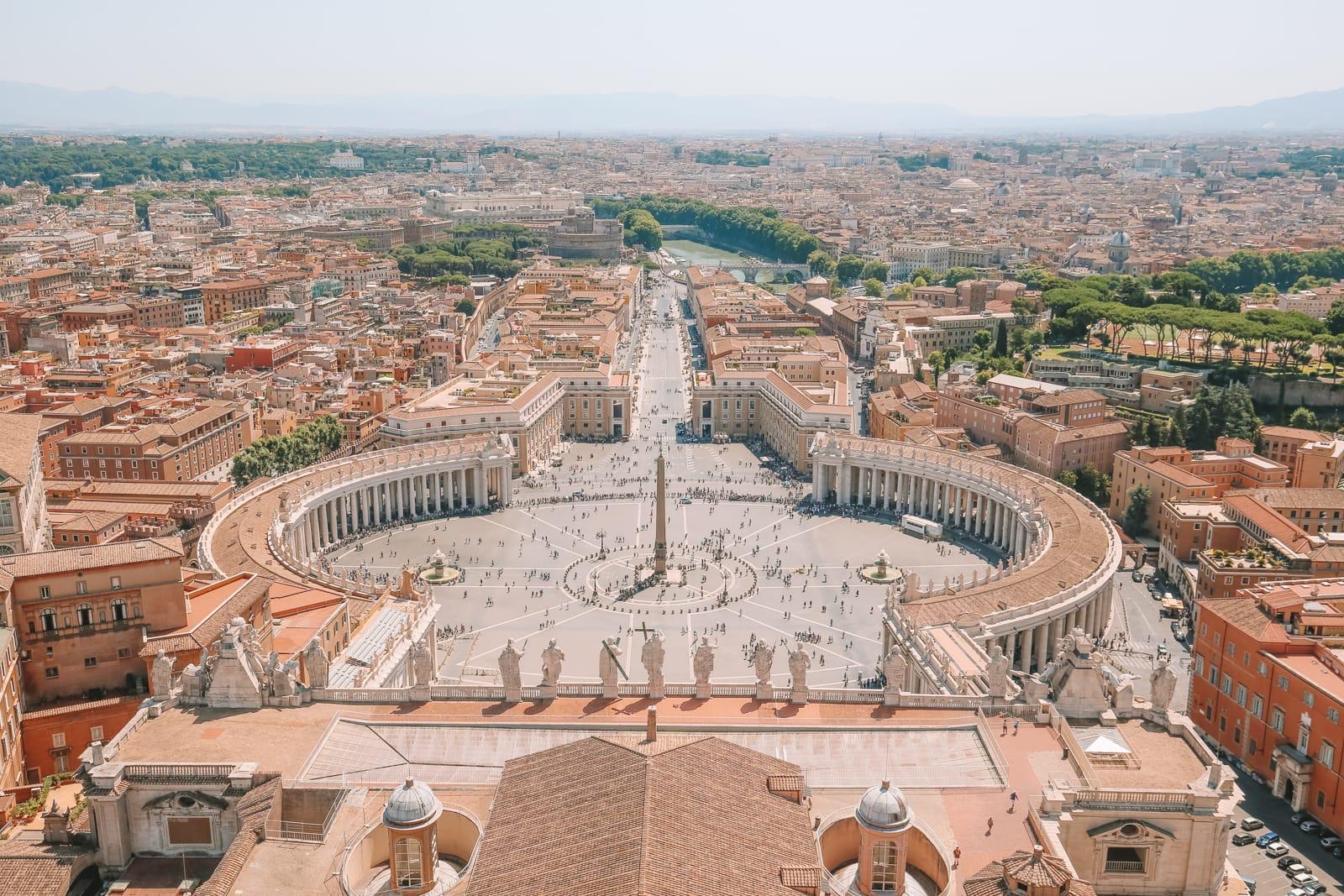 Vatican, quốc gia bé nhất thế giới có gì đặc biệt?