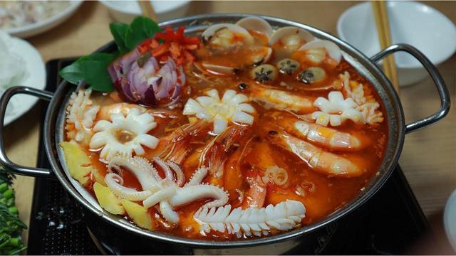 Cách nấu lẩu Thái chua cay nóng hổi ngon như ở tiệm, rất hợp ăn ngày lạnh