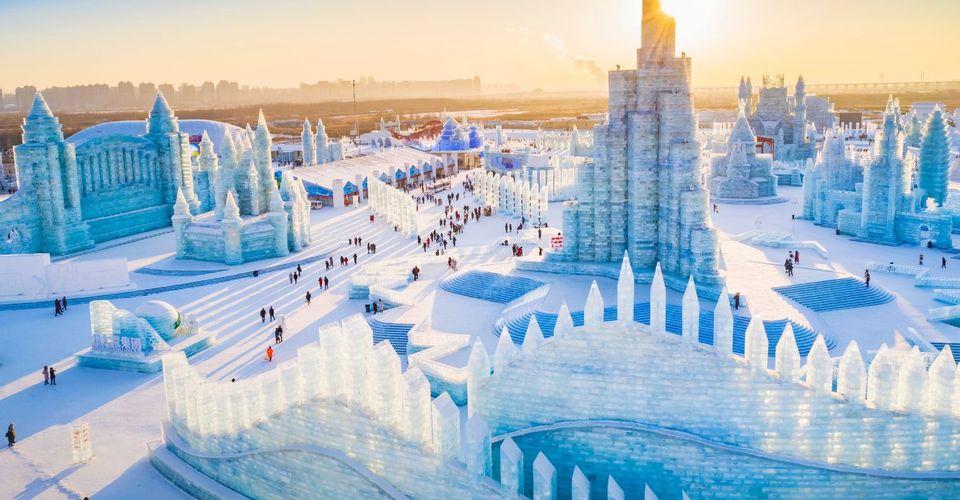 Vùng đất “Frozen” ngoài đời thật, nơi có lễ hội băng lớn nhất thế giới