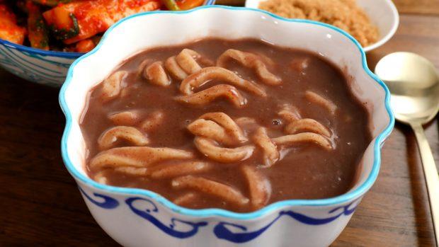 Cách làm mì đậu đỏ Hàn Quốc lạ miệng thơm ngon