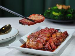 Xá xíu, món ăn làm nên đặc trưng của ẩm thực Hong Kong, được từ điển Oxford ghi danh