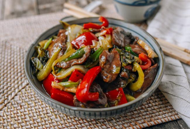 Cách làm thịt bò xào dưa chua ớt chuông lạ miệng, đưa cơm