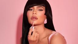 Thương hiệu mỹ phẩm tỷ đô Kylie Cosmetics đã quay trở lại