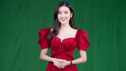 Á hậu Huyền My gặp sự cố trang phục ngay ngày đầu làm BTV thể thao