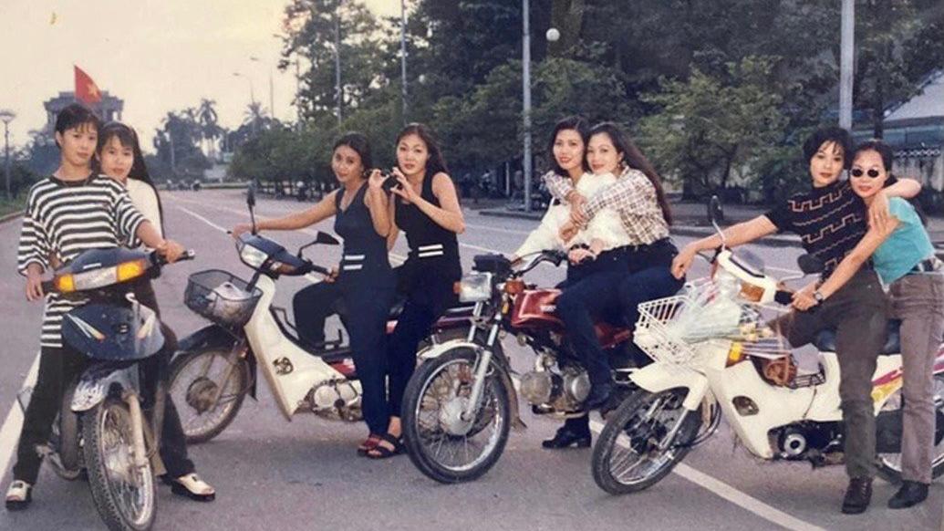 Rich-kid thập niên 80-90 "lên đồ" cực chất khiến giới trẻ ngày nay cũng phải trầm trồ