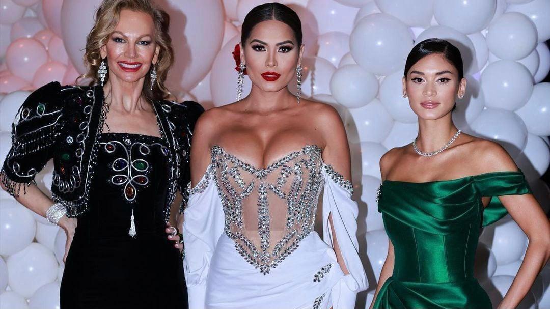 Chẳng ai còn quan tâm Hoa hậu Hoàn vũ mặc gì khi chiêm ngưỡng hình ảnh này