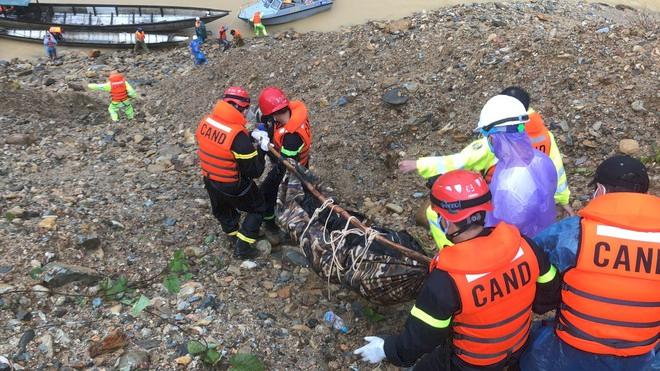 Buộc tạm dừng tìm kiếm nạn nhân ở Rào Trăng 3 do bão số 8 sắp đổ bộ