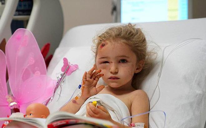 Lính cứu hỏa kể tình tiết xúc động khi cứu bé gái 3 tuổi từ đống đổ nát