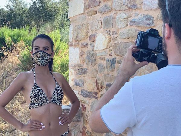 Hoa hậu Trái Đất 2020: Thí sinh đeo khẩu trang trình diễn áo tắm