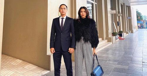 Tăng Thanh Hà bất ngờ xuất hiện tại Hà Nội với phong cách quý bà triệu phú