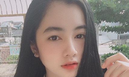 Nhan sắc thời đi học của bạn gái kém 27 tuổi của chồng cũ Lệ Quyên