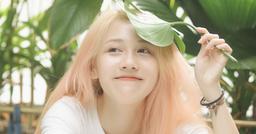 Hậu Hoàng có động thái "lạ" ẩn ý chuyện "lỡ yêu anh mất rồi"