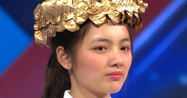Nữ sinh lớp 11 xinh như hoa giành vòng nguyệt quế tại Olympia 2021