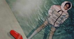 Sơn Tùng M-TP đổi tư thế giữa hồ, fan đoán ngay được ý đồ comeback