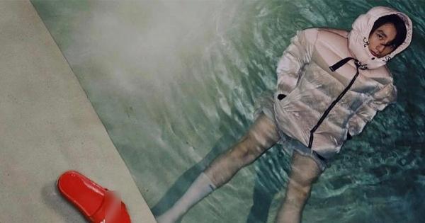 Sơn Tùng M-TP đổi tư thế giữa hồ, fan đoán ngay được ý đồ comeback