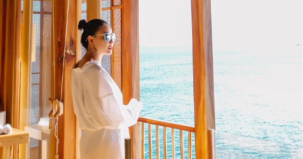 Hoa hậu Hà Kiều Anh diện trang phục trễ nải khoe sắc vóc cuốn hút ở tuổi 45