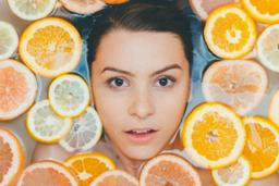 “Giải oan” 5 hiểu lầm tai hại về vitamin C: Dùng đúng cách sẽ khiến da "thăng hạng"