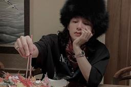 Chịu chơi nhất Vbiz gọi tên Sơn tùng M-TP và Hương Giang: Diện outfit cả tỉ đồng chỉ để đi ăn tối