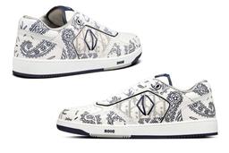 Dior lần đầu tiên đưa hoạ tiết vintage lên giày sneaker